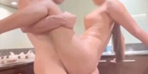 ล่อยับคาห้องน้ำ